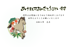 横型に左に午と丸窓に松竹梅のイラストの年賀状テンプレート　あけましておめでとうございますの賀詞入りあいさつ文入り