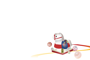 可愛い午の置物と手鞠のイラストの横型年賀状